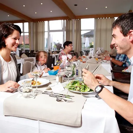 מלון Sonnenhotel Fuerstenbauer 4*