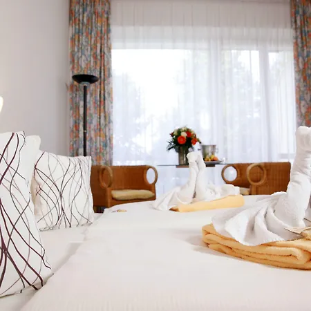 מלון Sonnenhotel Fuerstenbauer 4*
